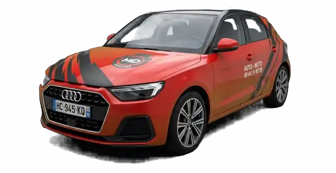 L'Audi A1 de MD Conduite, covering rouge et noir, en rotation